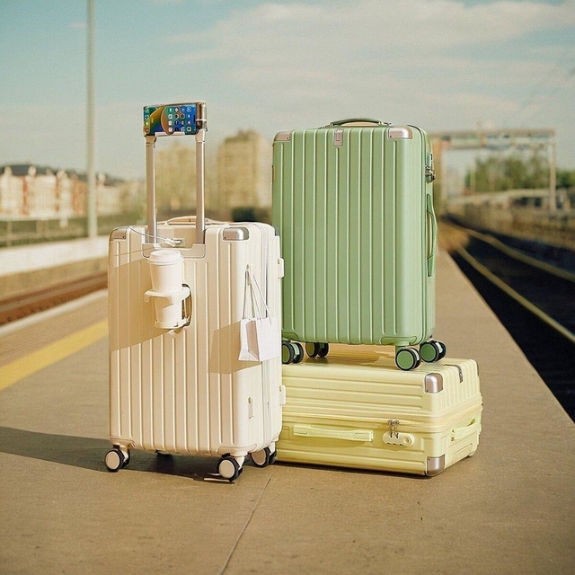 New cup holder Mute universal wheel password box for travel luggage, durable and large capacity luggage for both male and female students